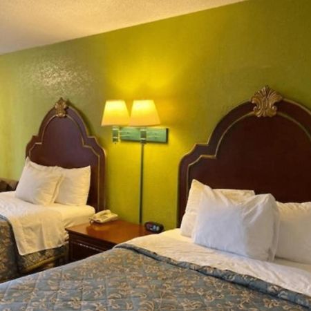 Travelodge By Wyndham Sellersburg Luaran gambar
