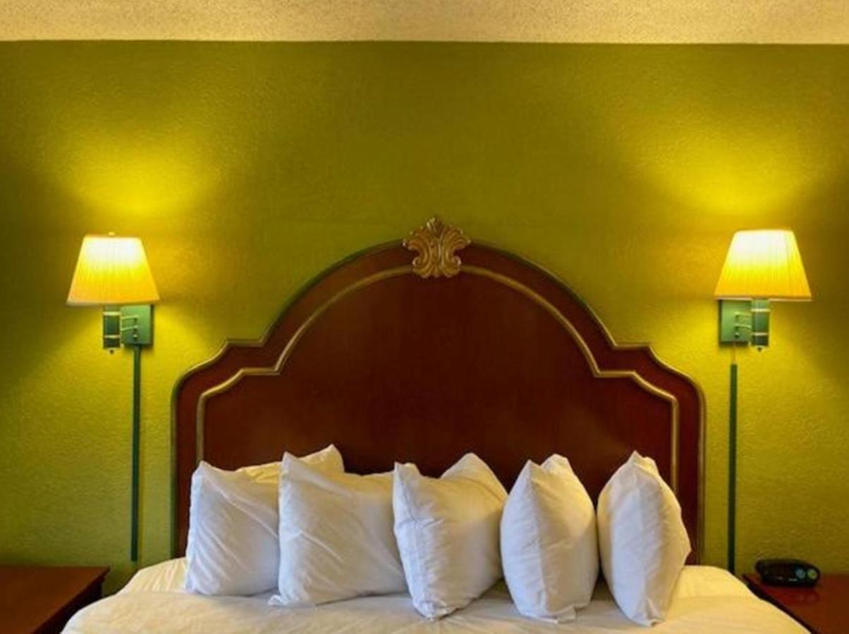 Travelodge By Wyndham Sellersburg Luaran gambar