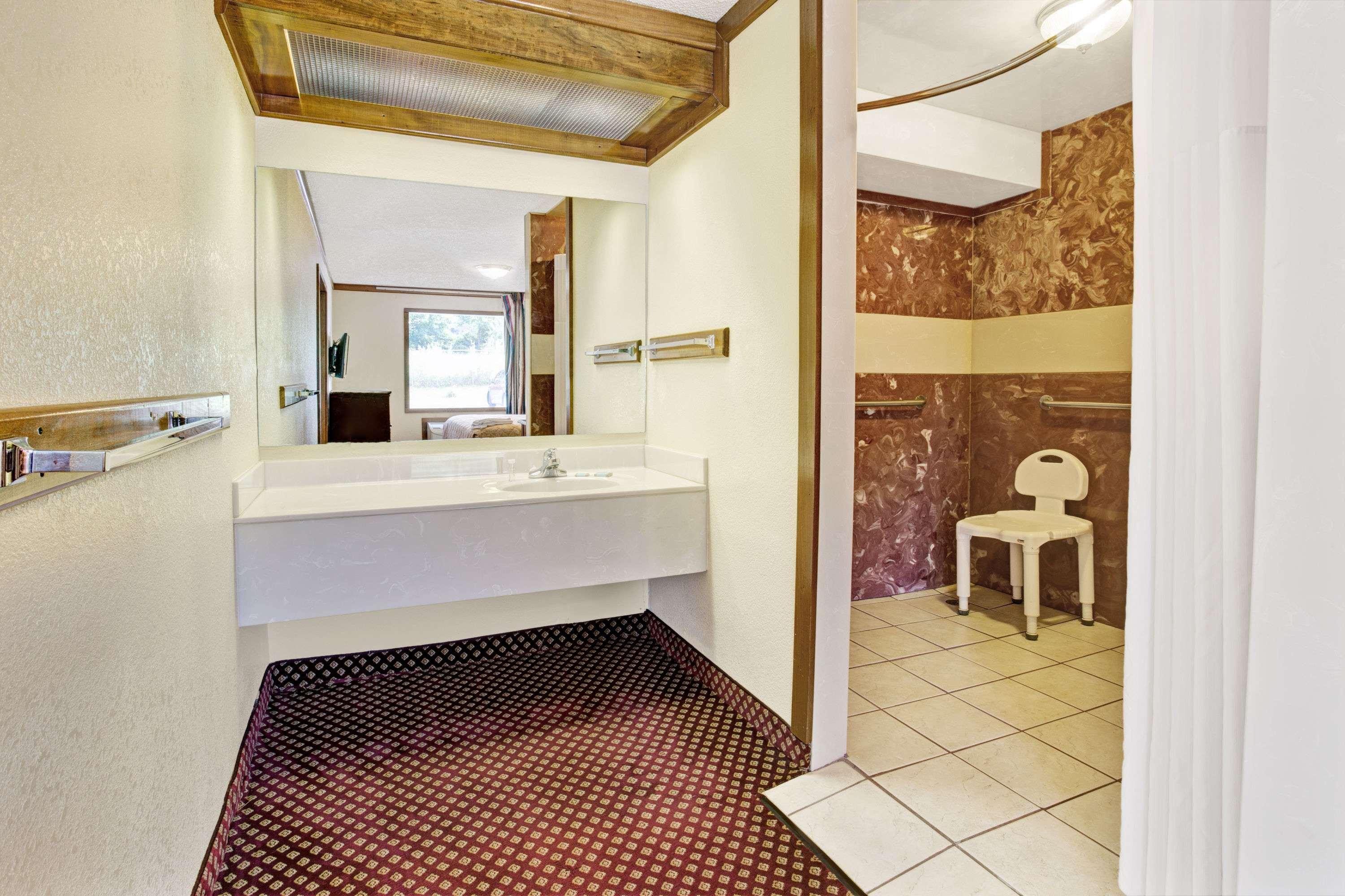 Travelodge By Wyndham Sellersburg Luaran gambar