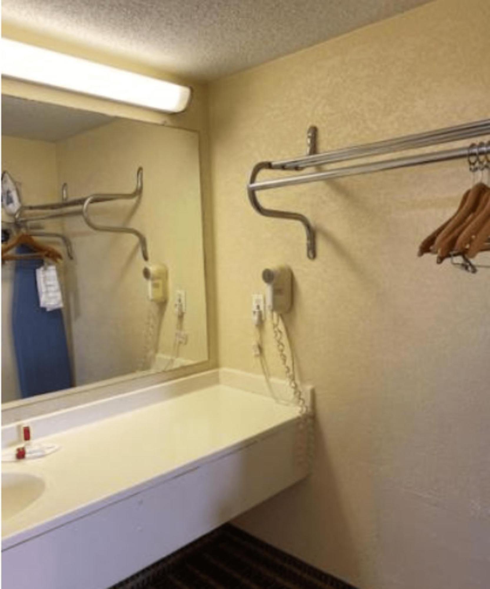 Travelodge By Wyndham Sellersburg Luaran gambar