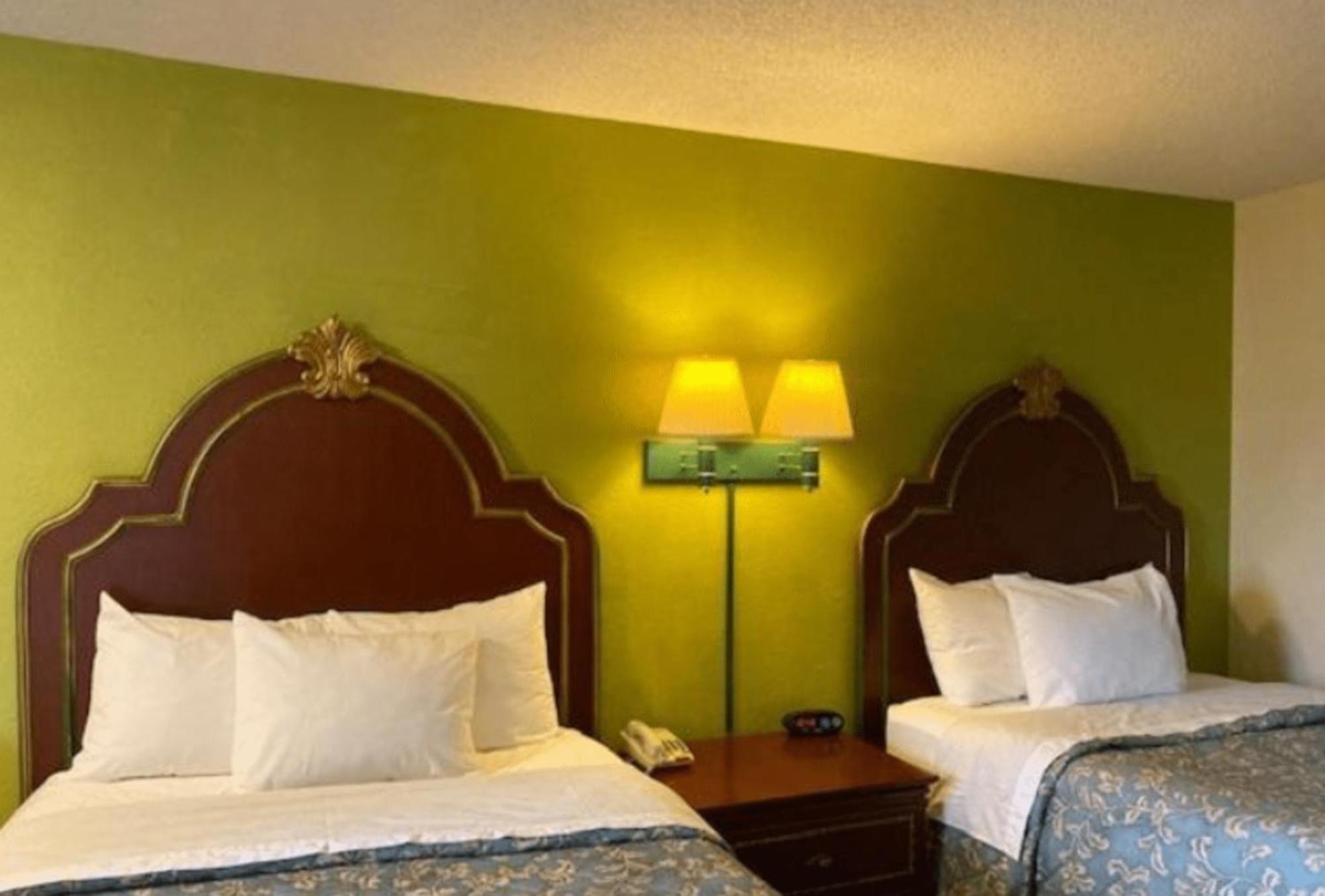 Travelodge By Wyndham Sellersburg Luaran gambar